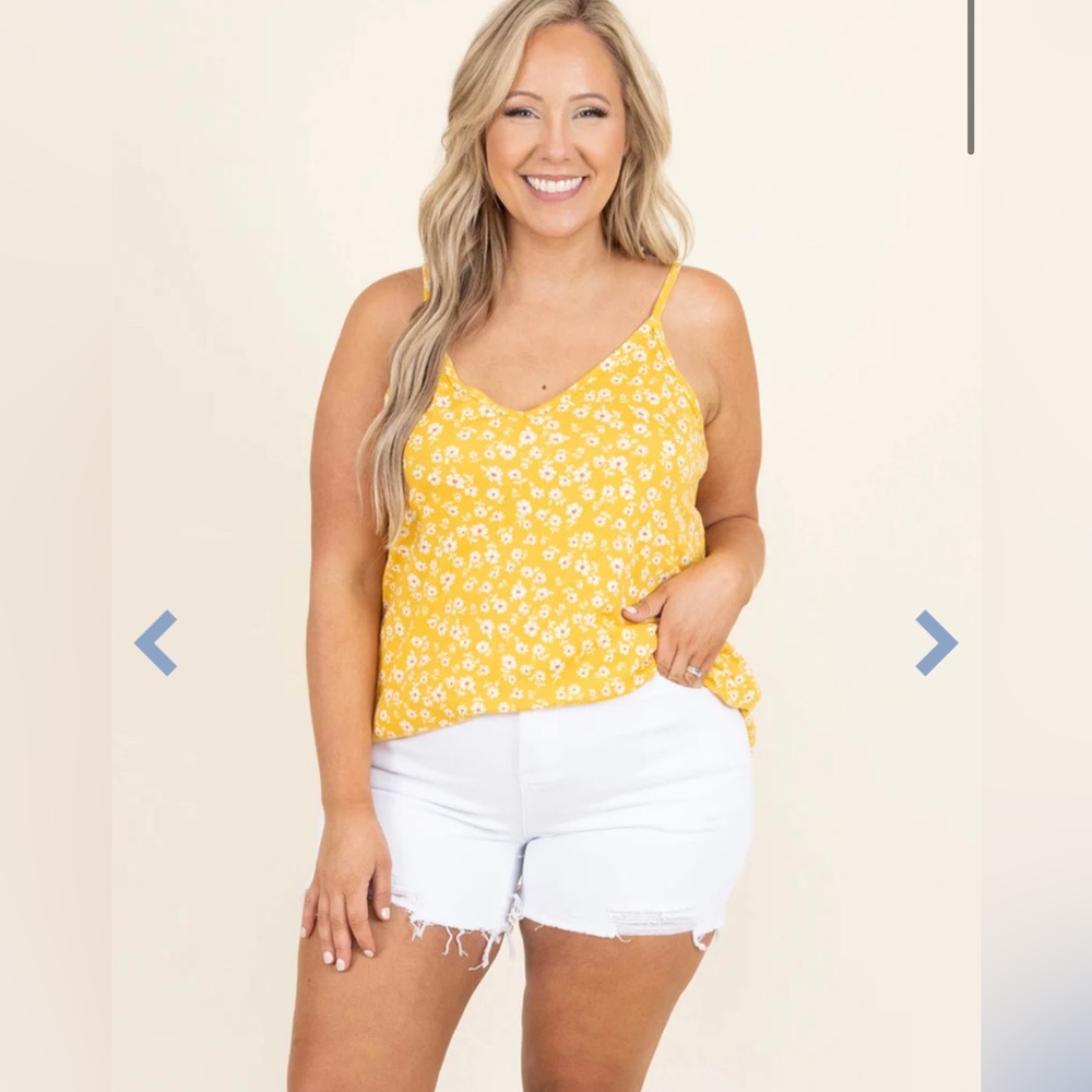 Chic Soul call it a crush yellow daisy tank top 2XL